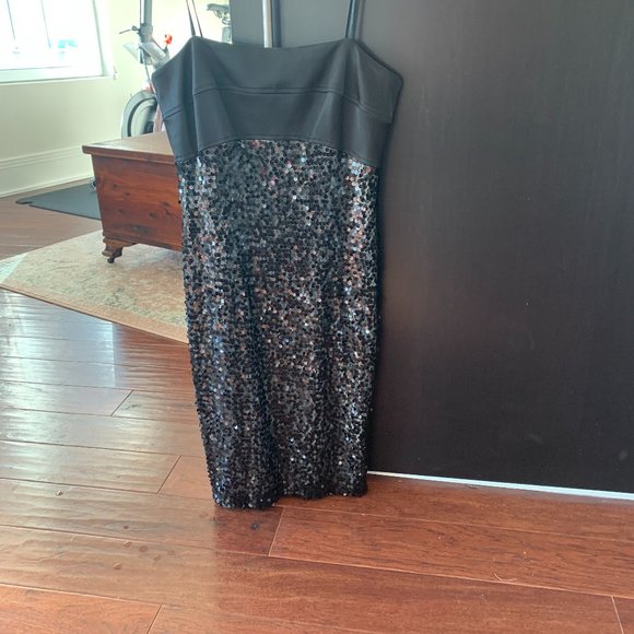 David Meister Dresses & Skirts - David Meister Strapless Knee Length Dress.